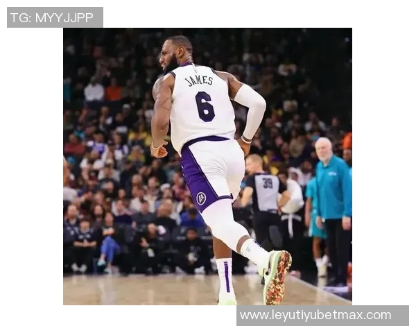 张佳玮点评马刺全场进攻乏力防守漏洞显露无遗 张佳玮点评马刺全场进攻乏力防守漏洞显露无遗