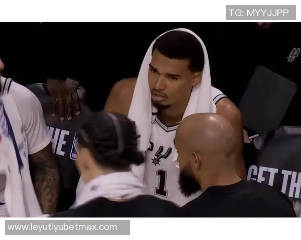 文班亚马两次对阵湖人六犯离场巧合引发热议