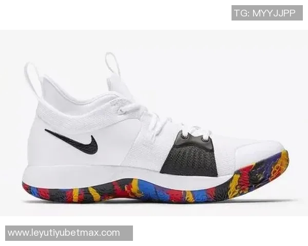 未来之星闪耀赛场Nike为NCAA女篮球员朱朱沃特金斯特别推出个性配色球鞋