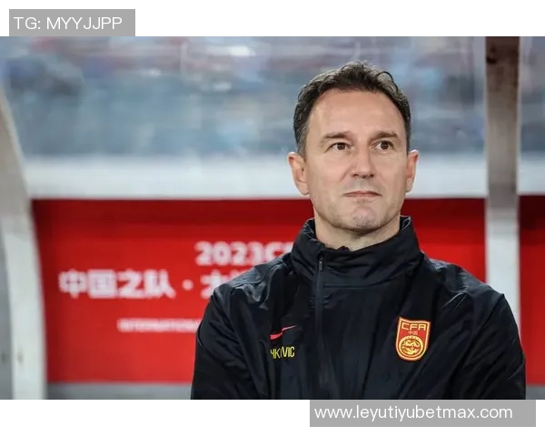 三场不败零失球展现希望黄健翔呼吁关注中国足球的复苏之路