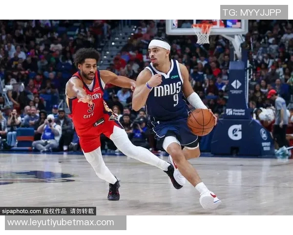 鹈鹕教练席惊现旧将引发热议球迷纷纷猜测背后故事